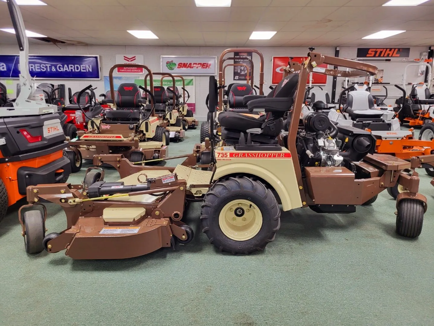 Grasshopper 735 Zero Turn Mower, Vanguard, 35 hp, 61 in PowerFold